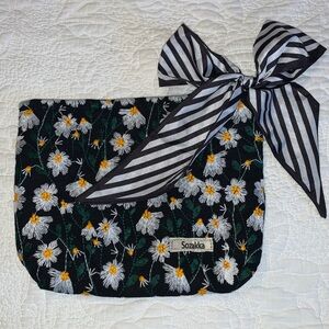 Sozakka Zip Top Fabric Make-Up Bag, Bow, NWOT, Avène Sample Size Items Included